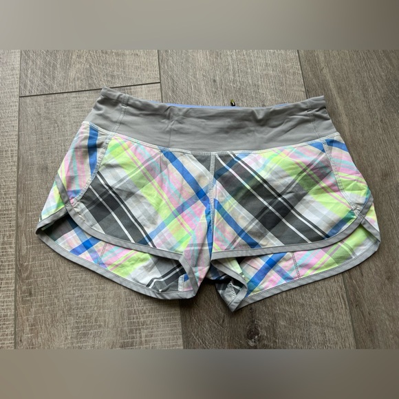 Lululemon Speed Short in Rad Plaid Lullaby Reflective / Ambient Grey - Picture 3 of 7